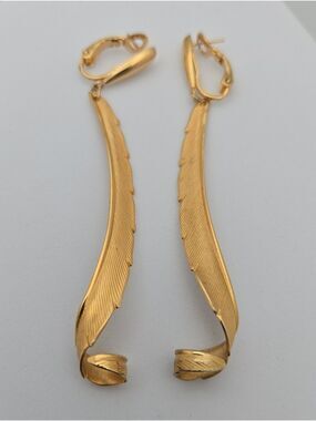 Vintage Napier Gold Tone Leaf Drop Earrings Textured Statement Dangles 3” Signed